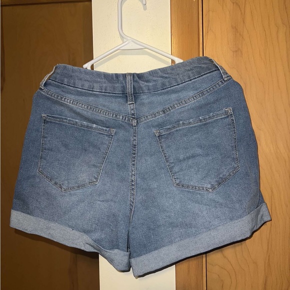 Shorts - Picture 2 of 5